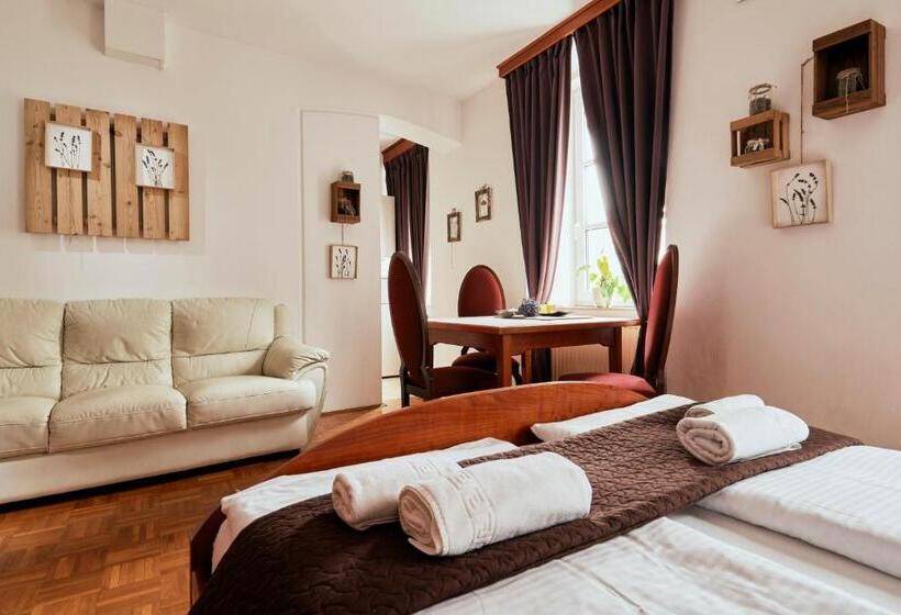 هتل Rooms & Restaurant Ostarija