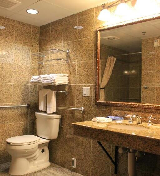 هتل Rushmore Express Keystone