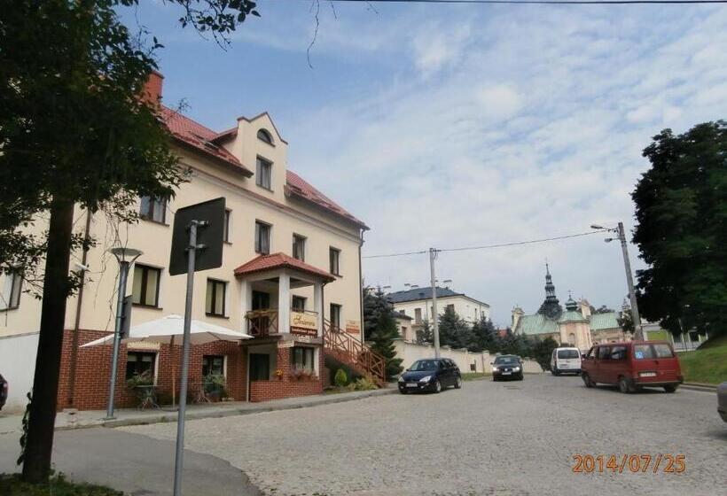 ホテル Sandomiria