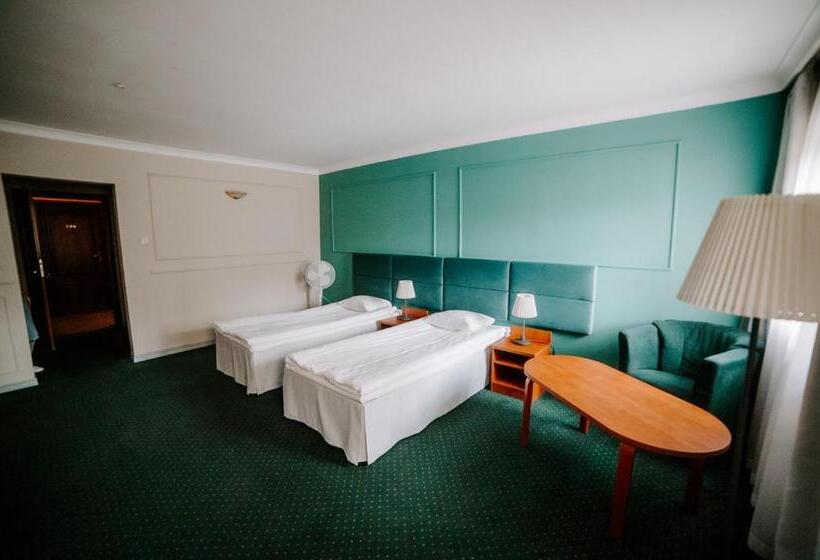 בית מלון כפרי Senator