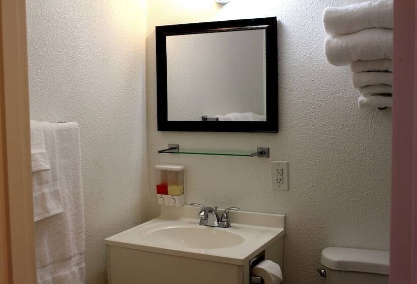 Отель Sovana Inn