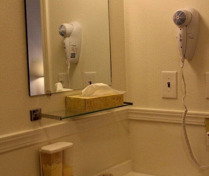 Отель Sovana Inn