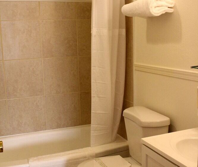 Отель Sovana Inn