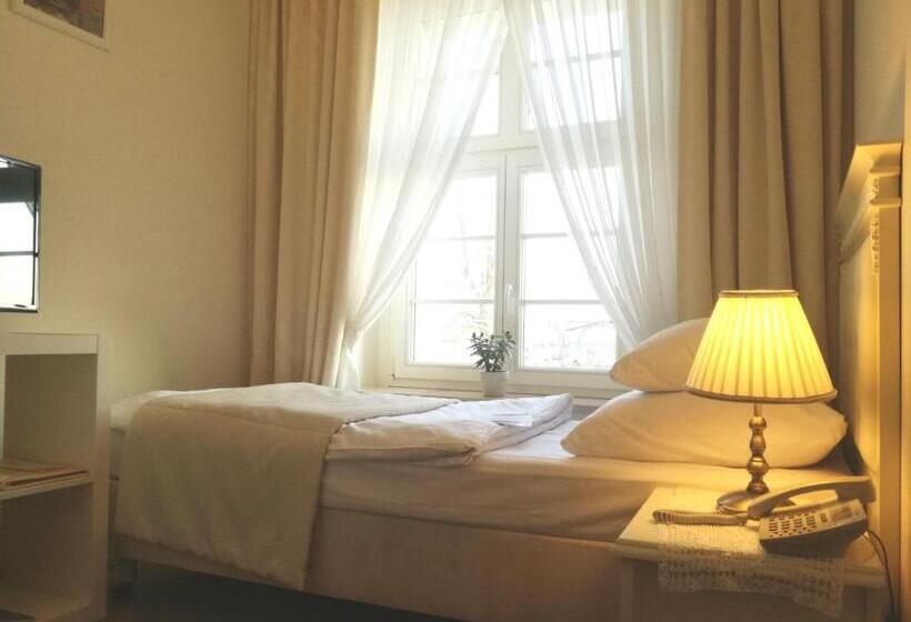 ホテル Spa Akacjowy Dwór