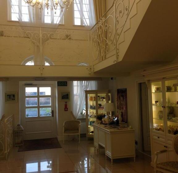 ホテル Spa Akacjowy Dwór