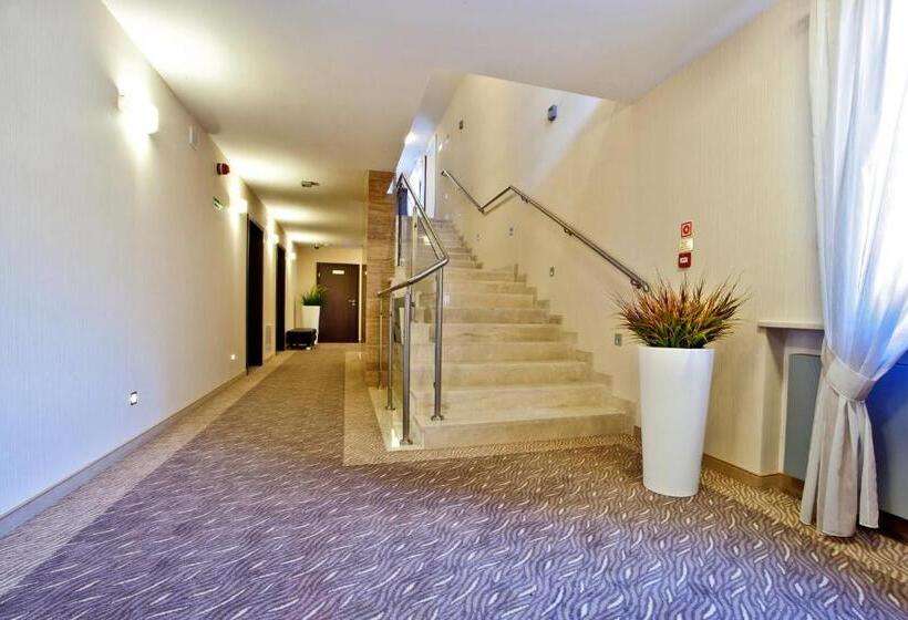 هتل Spa Budowlani