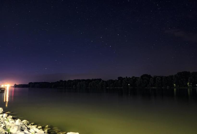 Отель Szent János