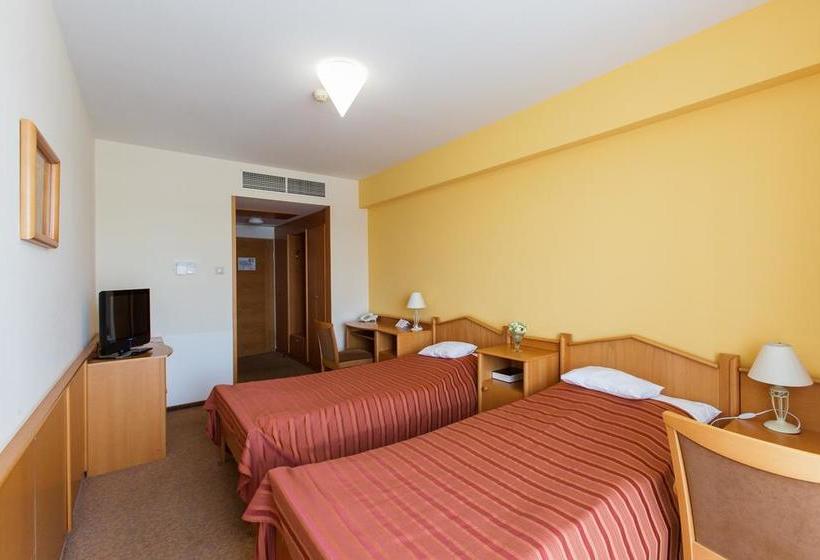 Отель Szent János