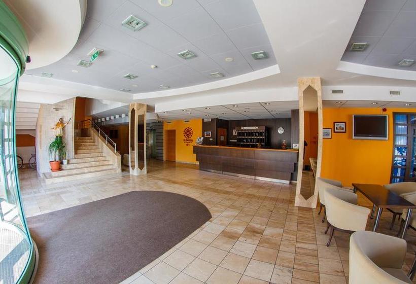 Отель Szent János