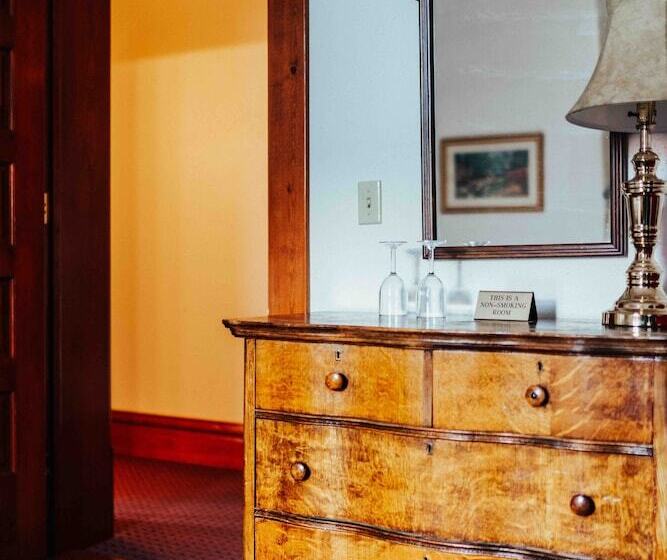 בית מלון כפרי Town Hall Inn