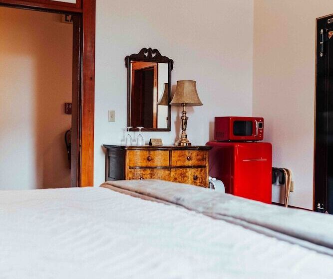 בית מלון כפרי Town Hall Inn