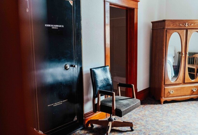 בית מלון כפרי Town Hall Inn