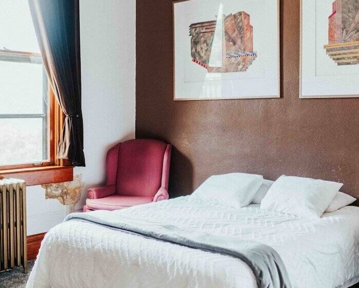 בית מלון כפרי Town Hall Inn