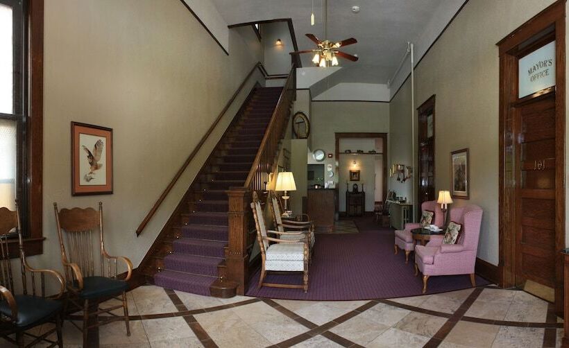 בית מלון כפרי Town Hall Inn