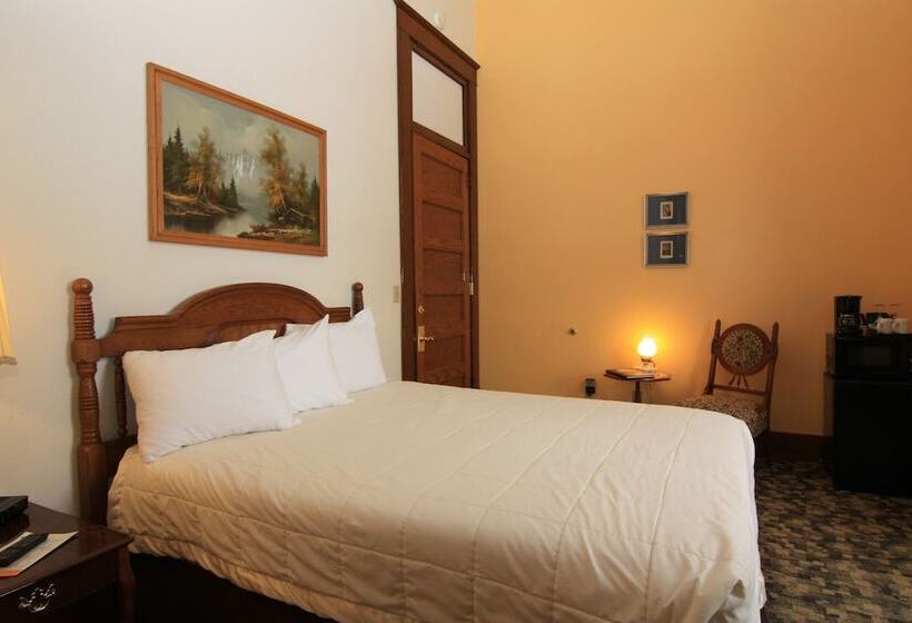 בית מלון כפרי Town Hall Inn