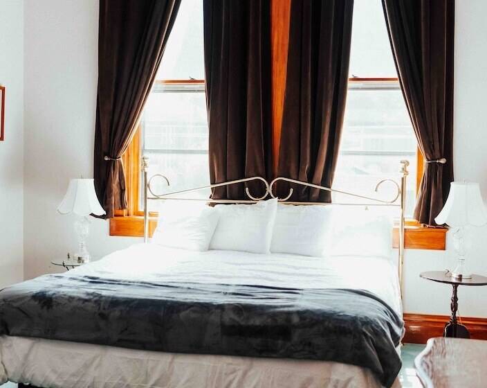 בית מלון כפרי Town Hall Inn