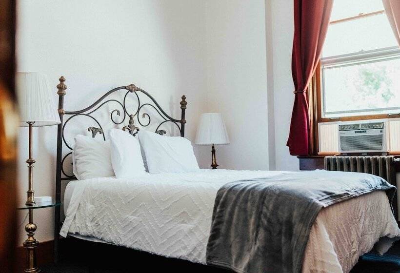 בית מלון כפרי Town Hall Inn