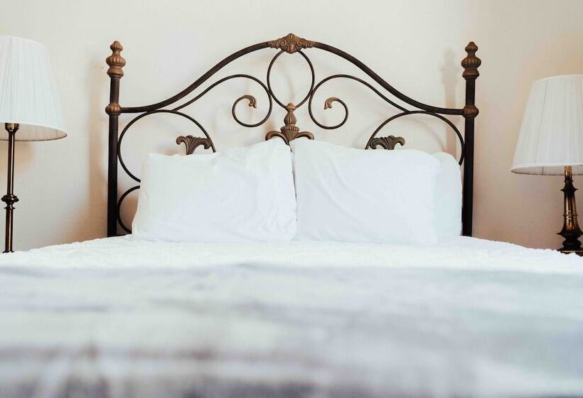 בית מלון כפרי Town Hall Inn