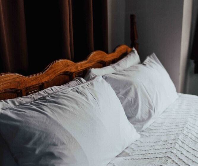 בית מלון כפרי Town Hall Inn