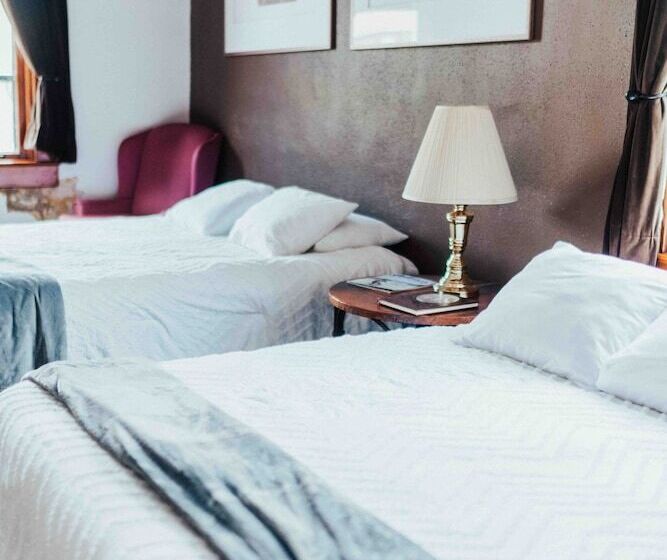 בית מלון כפרי Town Hall Inn