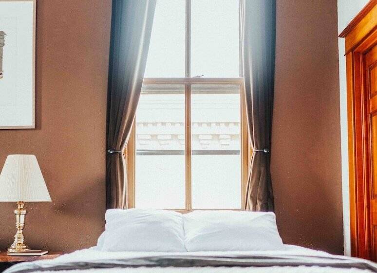 בית מלון כפרי Town Hall Inn