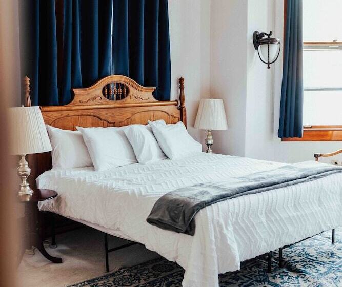 בית מלון כפרי Town Hall Inn