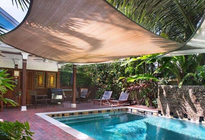 فندق Travelers Palm