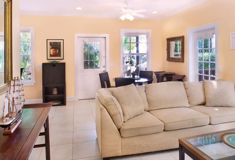 فندق Travelers Palm