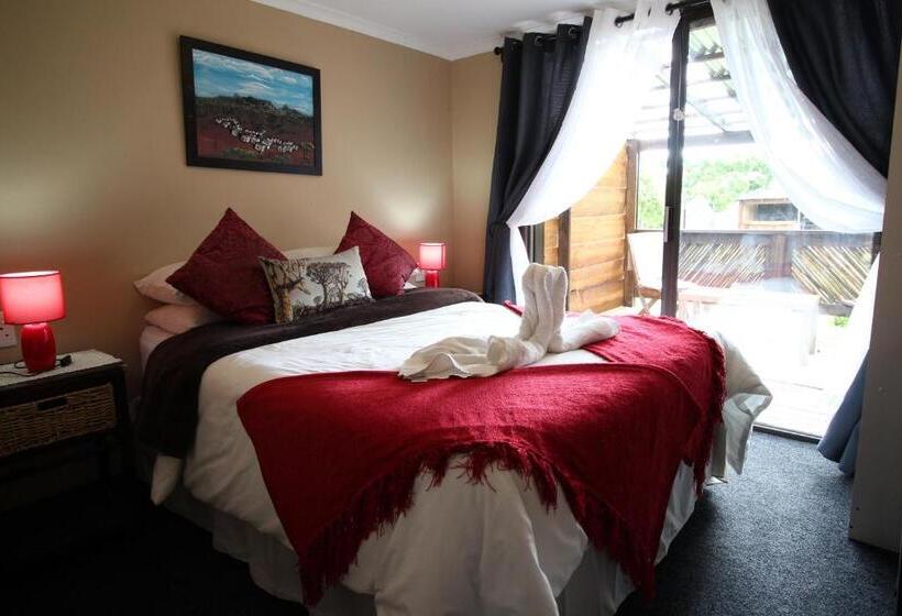 Отель Mali Boutique Lodge & Tube  N Axe Budget Accommodation