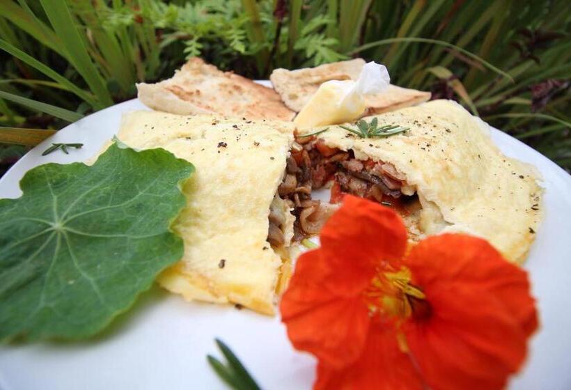 Отель Mali Boutique Lodge & Tube  N Axe Budget Accommodation