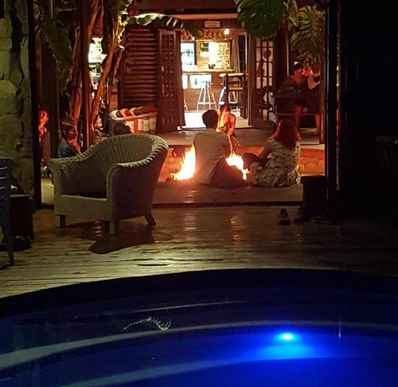 Отель Mali Boutique Lodge & Tube  N Axe Budget Accommodation