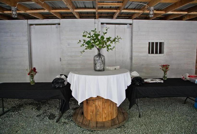 فندق Valle Crucis Farm