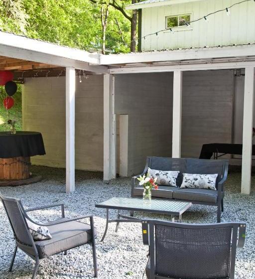 فندق Valle Crucis Farm