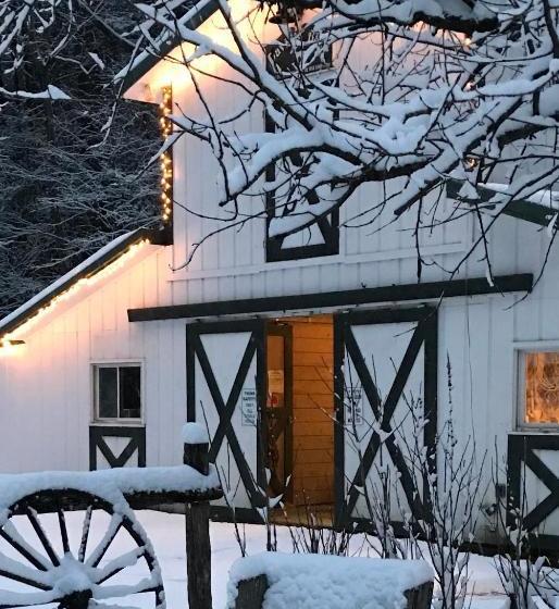 فندق Valle Crucis Farm