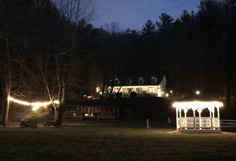 فندق Valle Crucis Farm