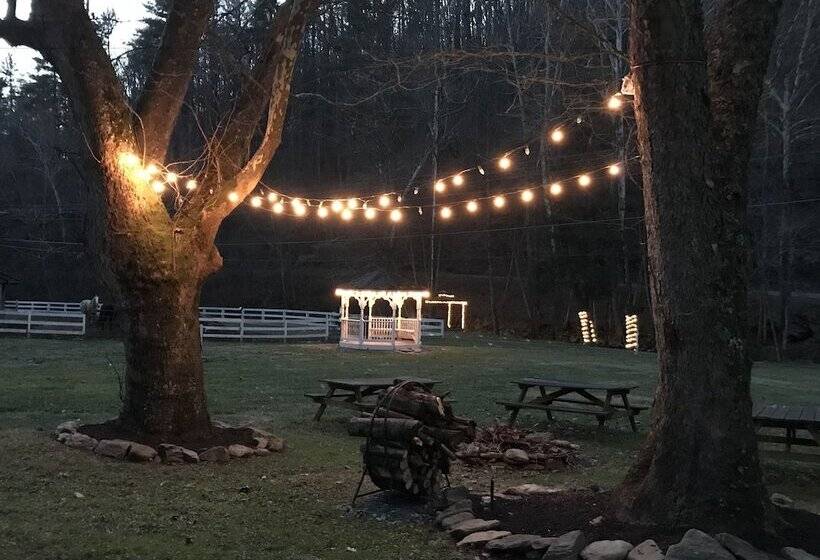 فندق Valle Crucis Farm