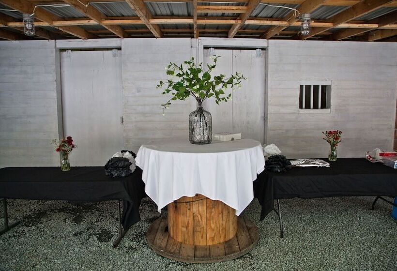 فندق Valle Crucis Farm