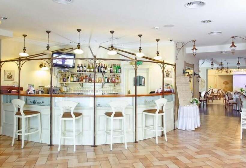 Villa Estera Hotel & Restauracja