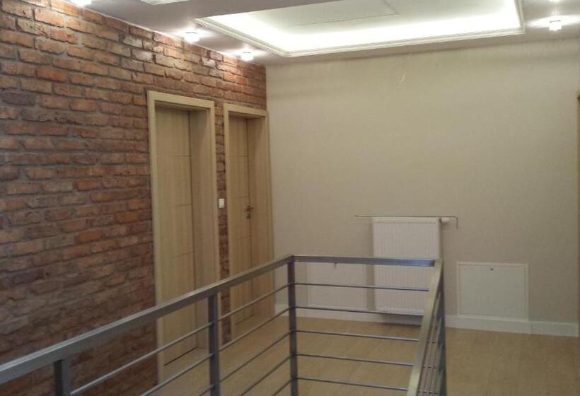 هتل Villa Modlin Airport