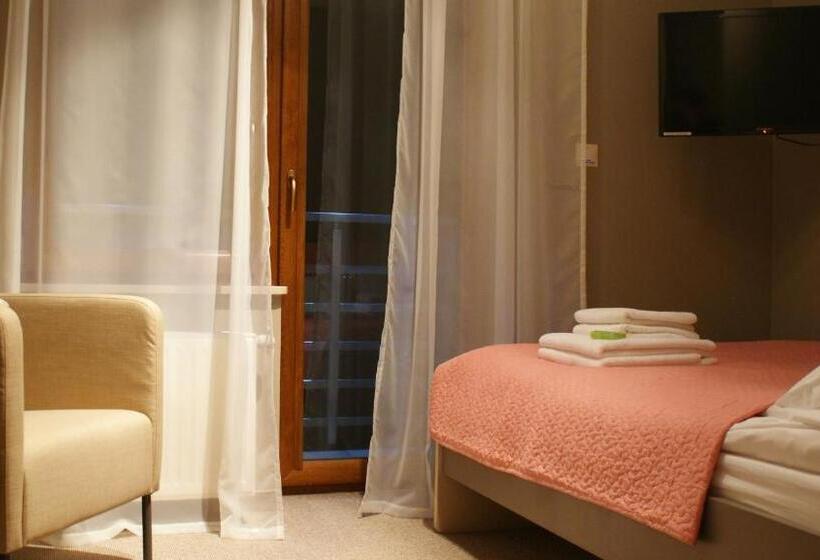 هتل Villa Modlin Airport