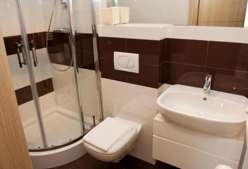 هتل Villa Modlin Airport