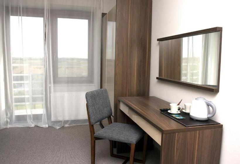 هتل Villa Modlin Airport