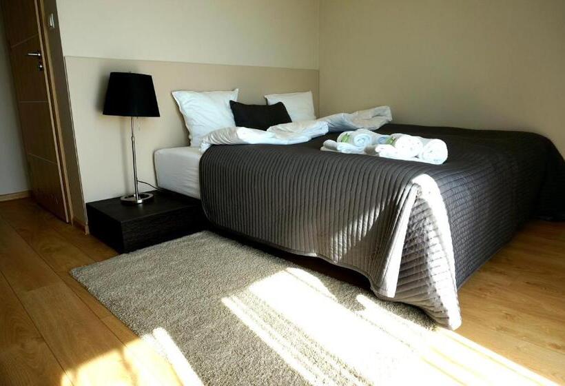 هتل Villa Modlin Airport