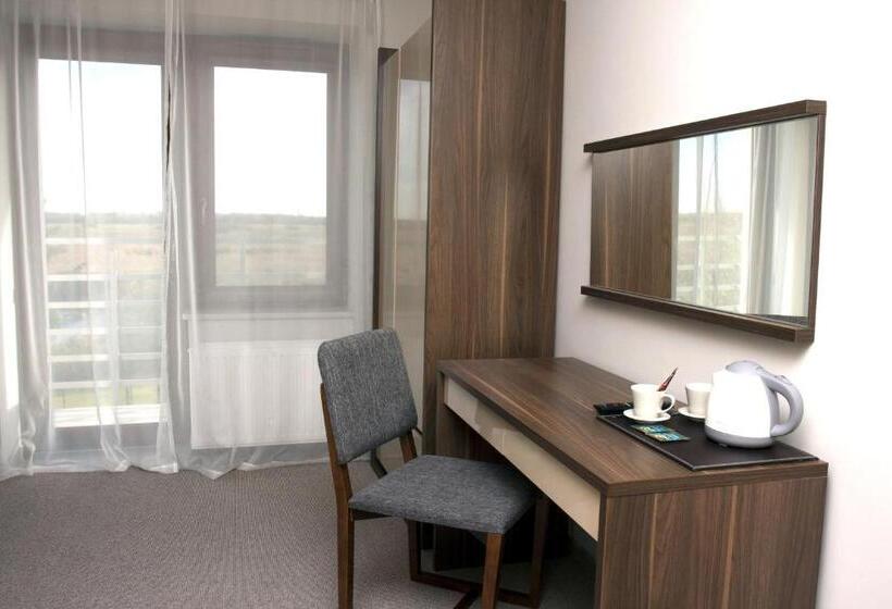 هتل Villa Modlin Airport