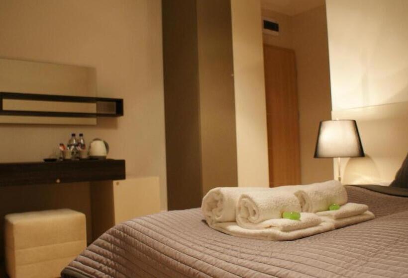 هتل Villa Modlin Airport