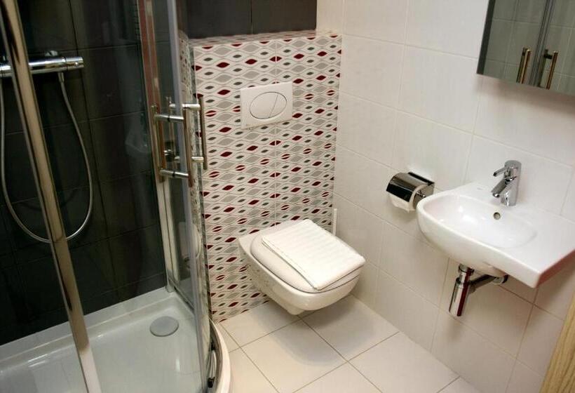 هتل Villa Modlin Airport