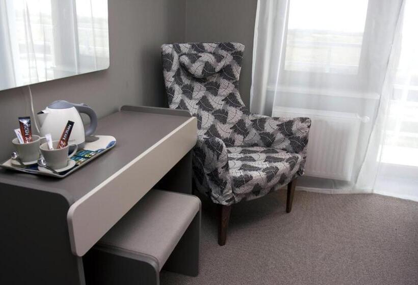 هتل Villa Modlin Airport