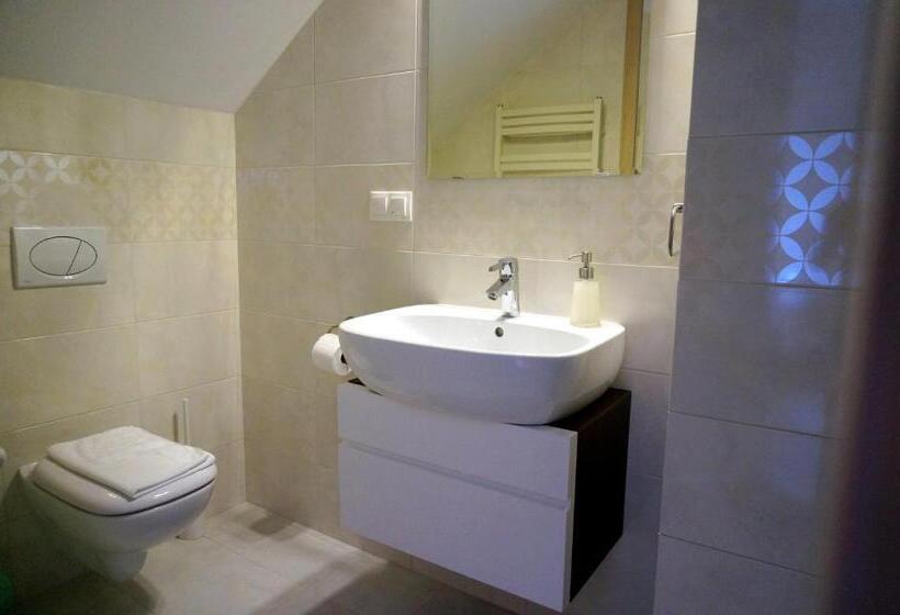 هتل Villa Modlin Airport