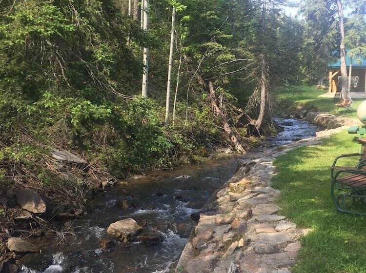 هتل Whitetail Creek Camping Resort