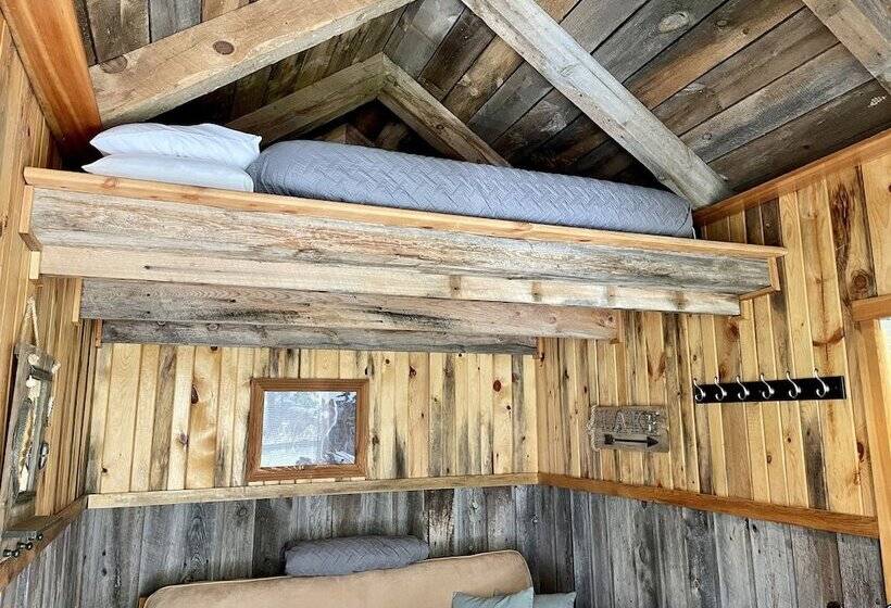 בית מלון כפרי Whitetail Creek Camping Resort